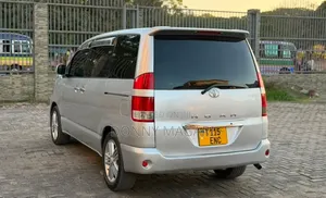 Toyota Noah 2003 Silver