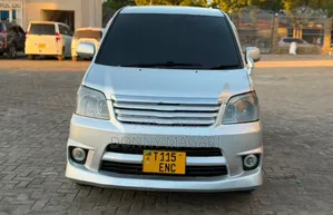Toyota Noah 2003 Silver