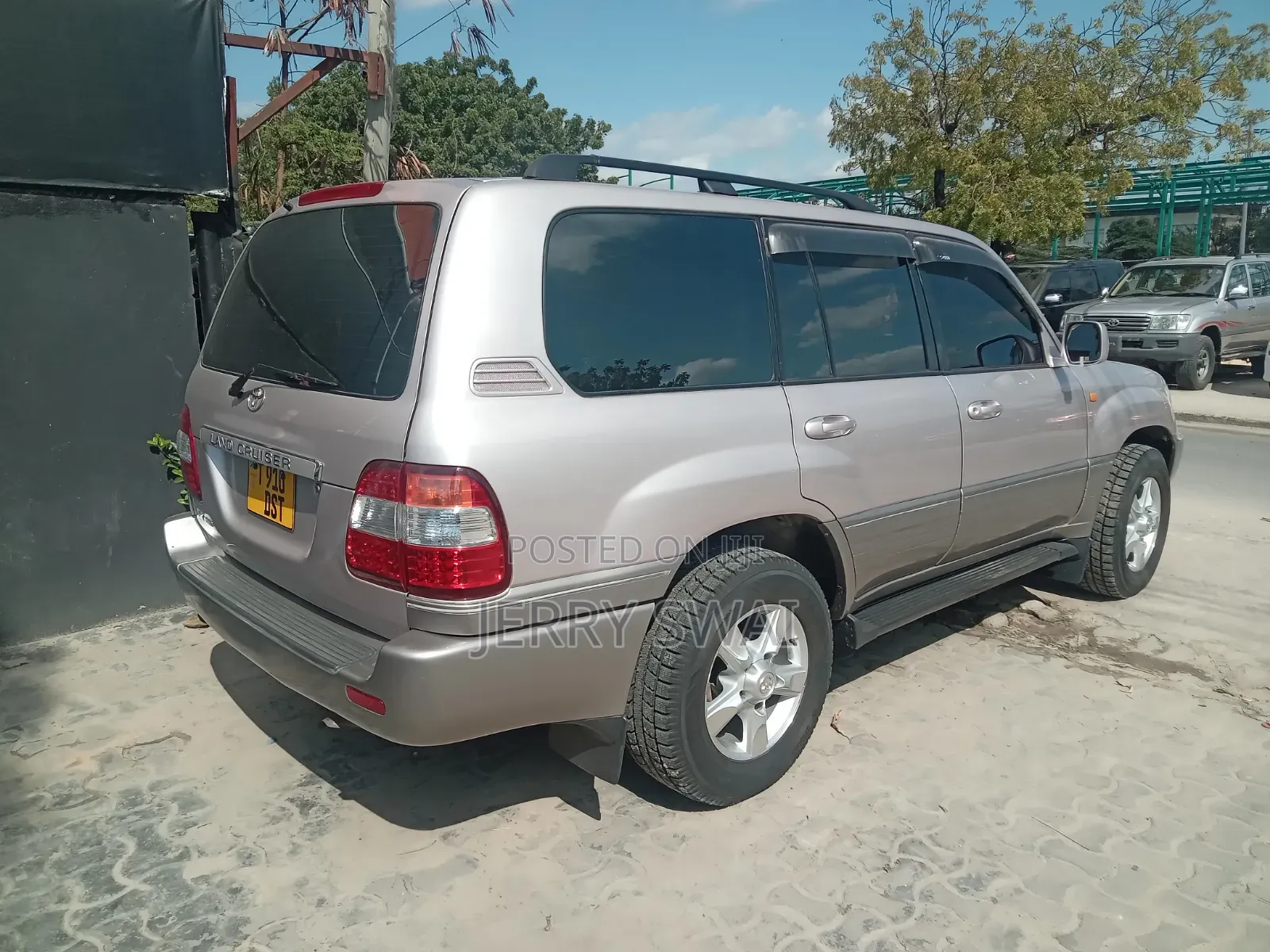 Toyota Land Cruiser 2002 Off white