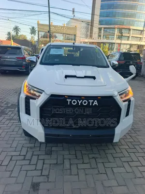 Toyota Hilux 2021 White