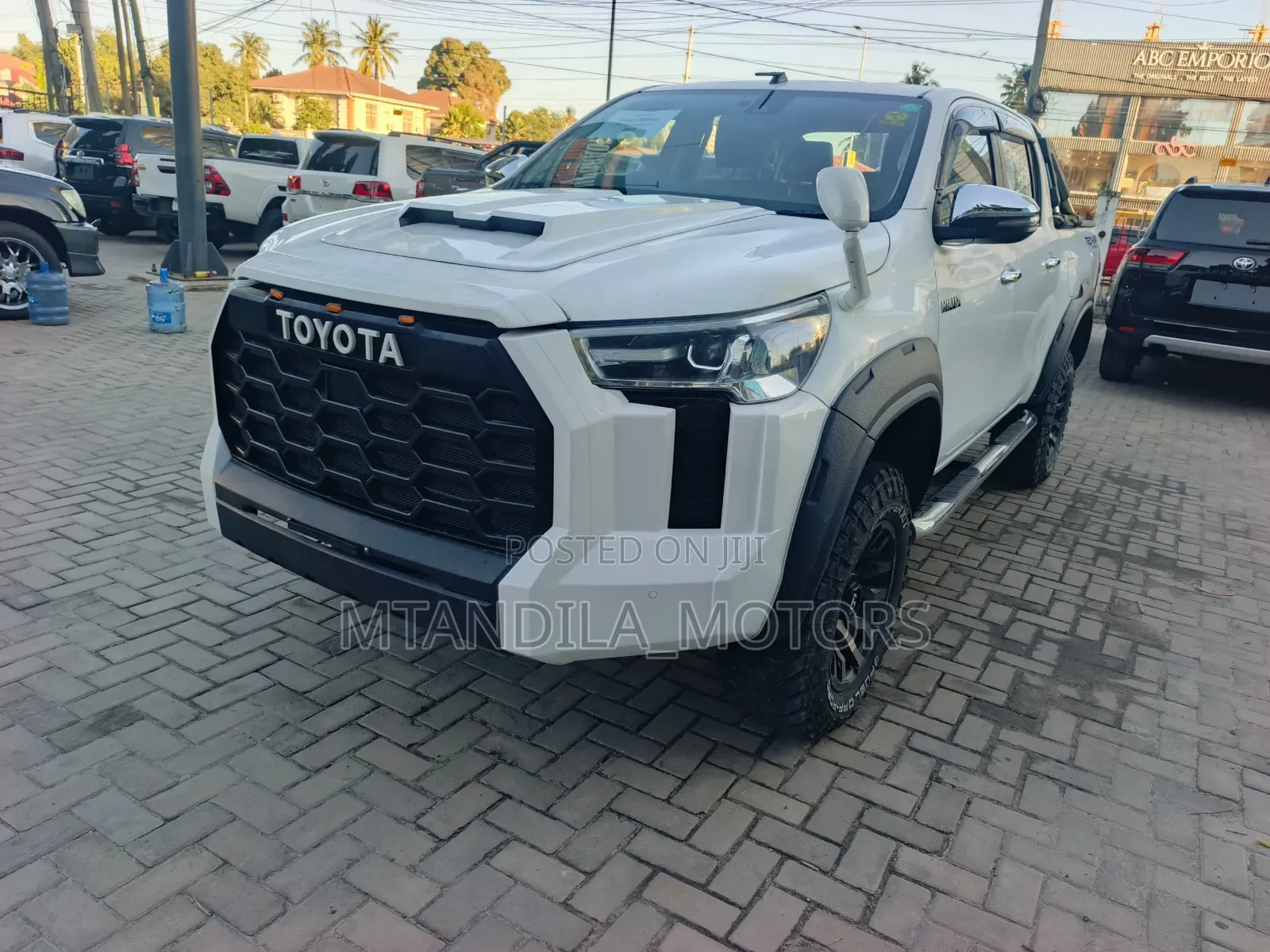 Toyota Hilux 2021 White