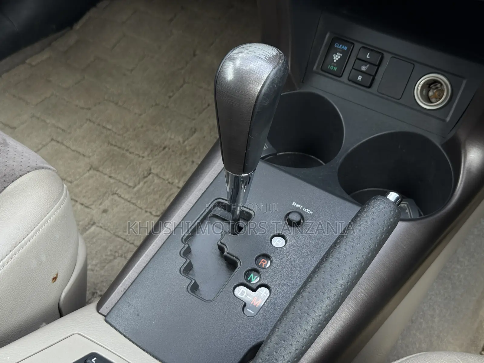Toyota Vanguard 2008 Silver