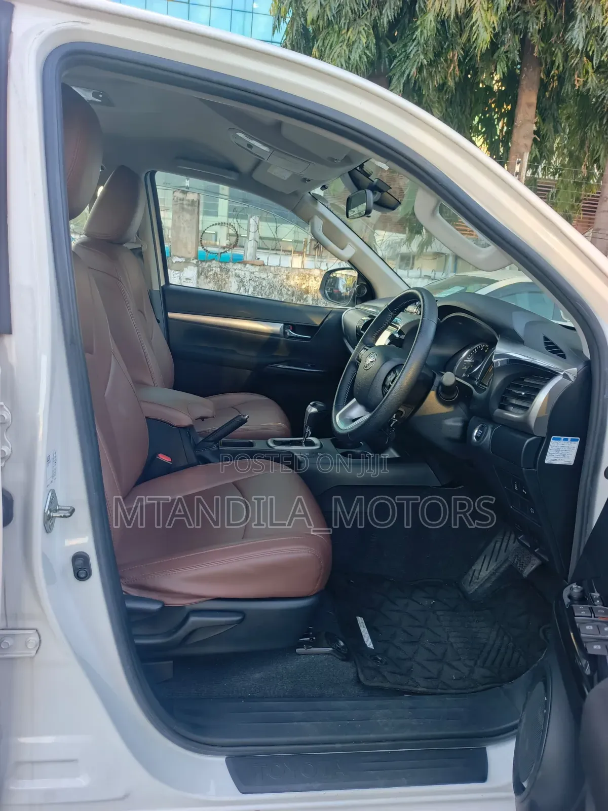 Toyota Hilux 2021 White