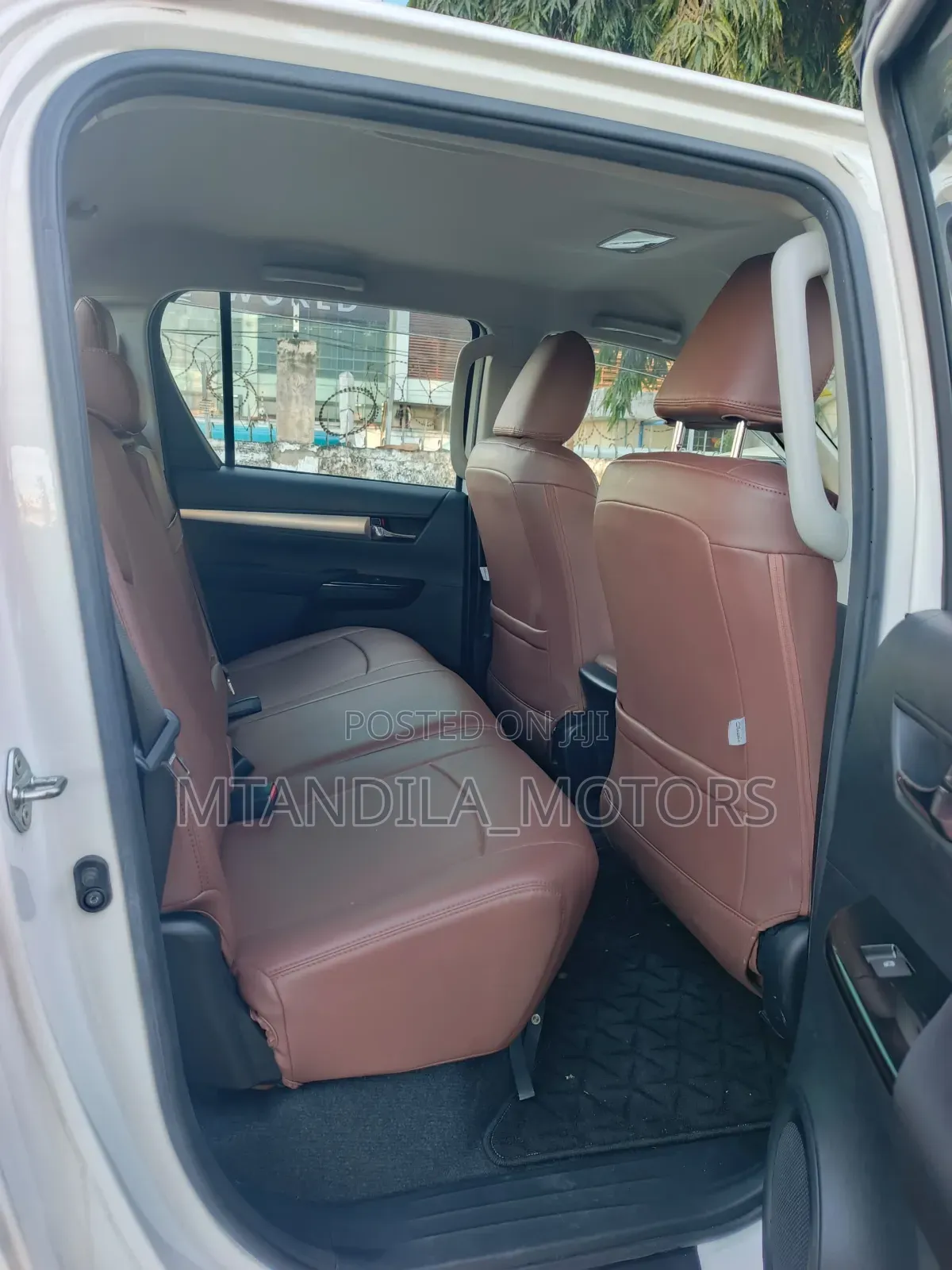 Toyota Hilux 2021 White