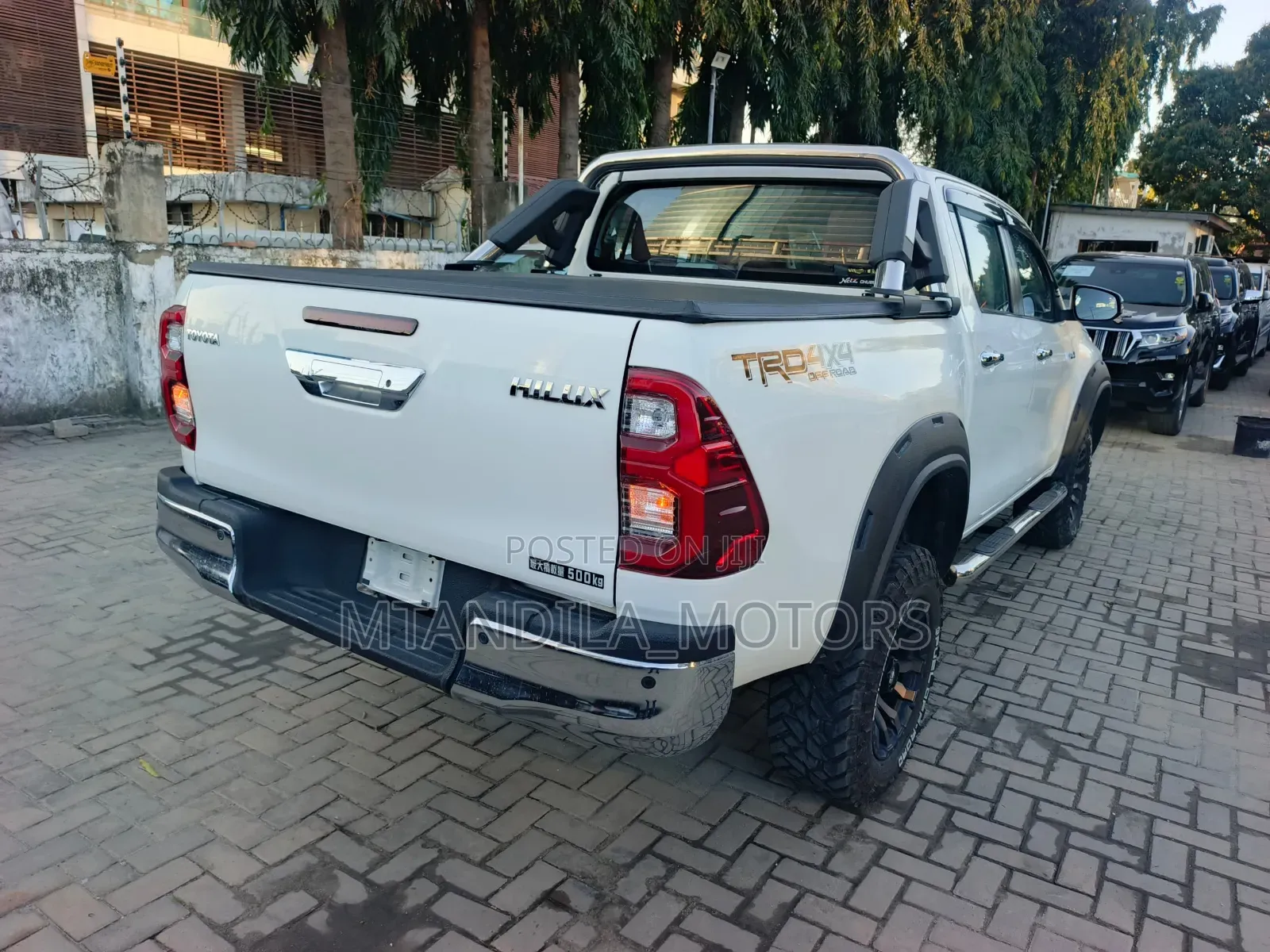 Toyota Hilux 2021 White