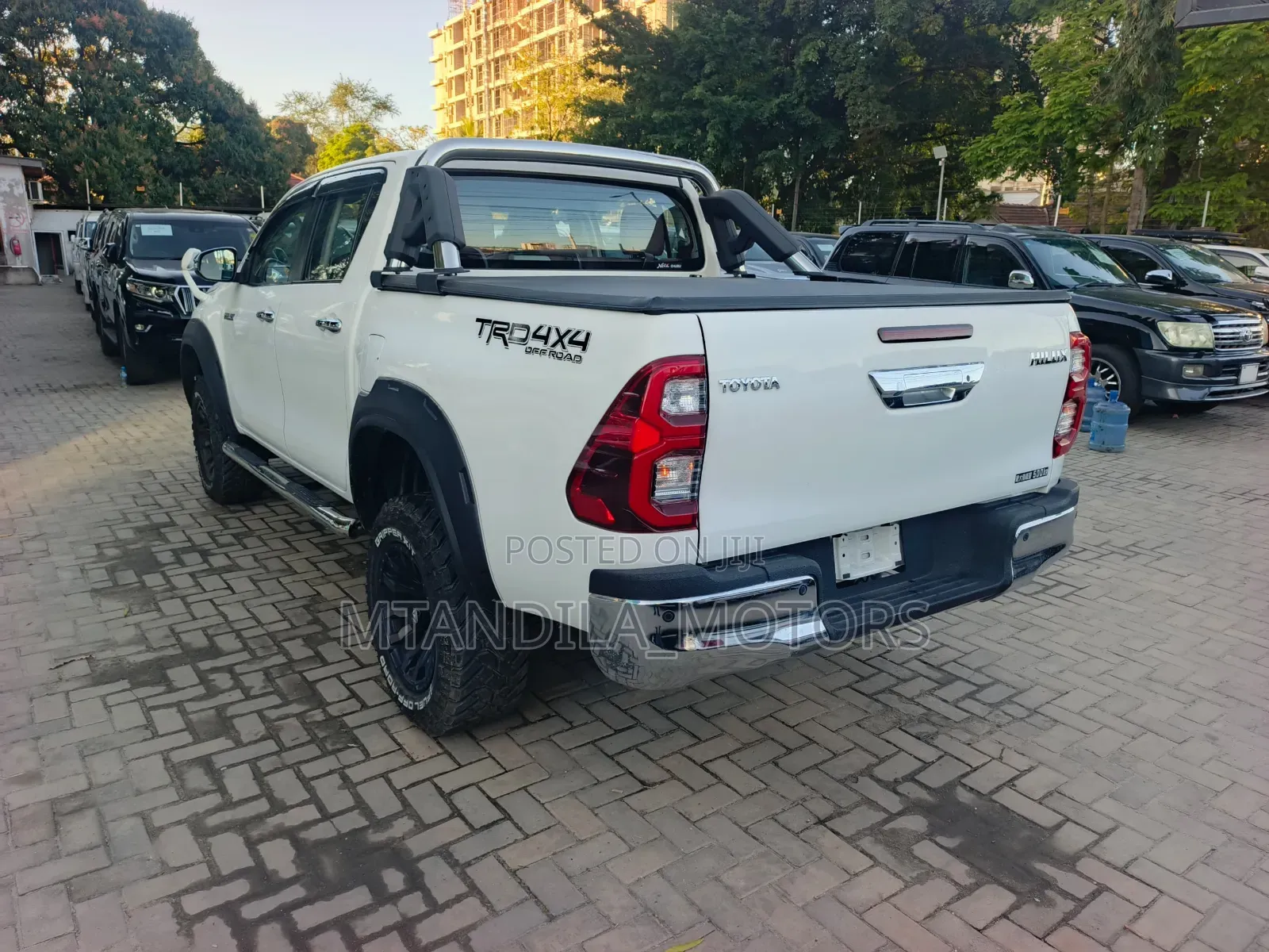 Toyota Hilux 2021 White