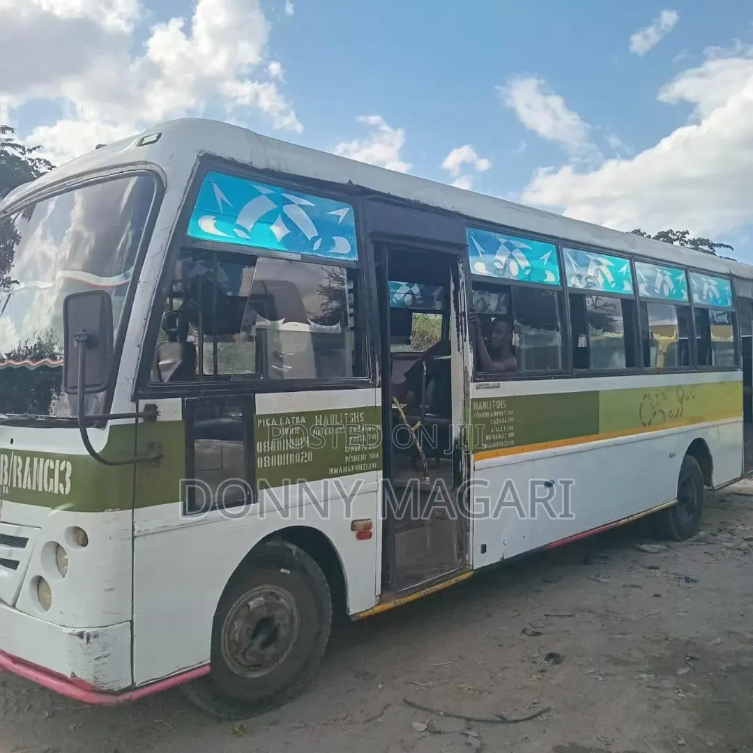Tata Starbus Ultra Skool 2015 Green