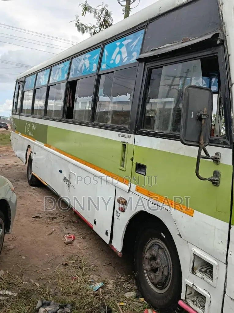 Tata Starbus Ultra Skool 2015 Green