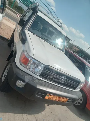 Toyota Land Cruiser 2009 White
