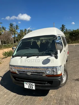 Toyota HiAce 2002 White