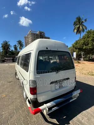 Toyota HiAce 2002 White