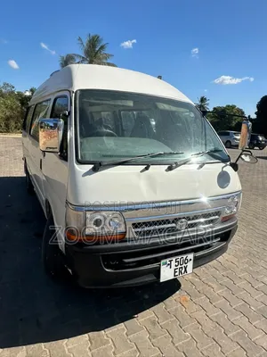 Toyota HiAce 2002 White