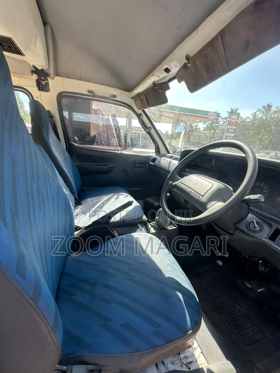 Toyota HiAce 2002 White