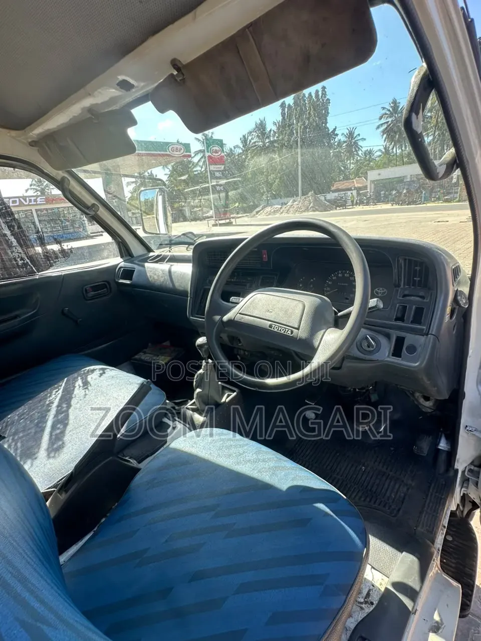 Toyota HiAce 2002 White
