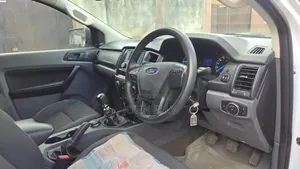 Ford Everest 2018 White