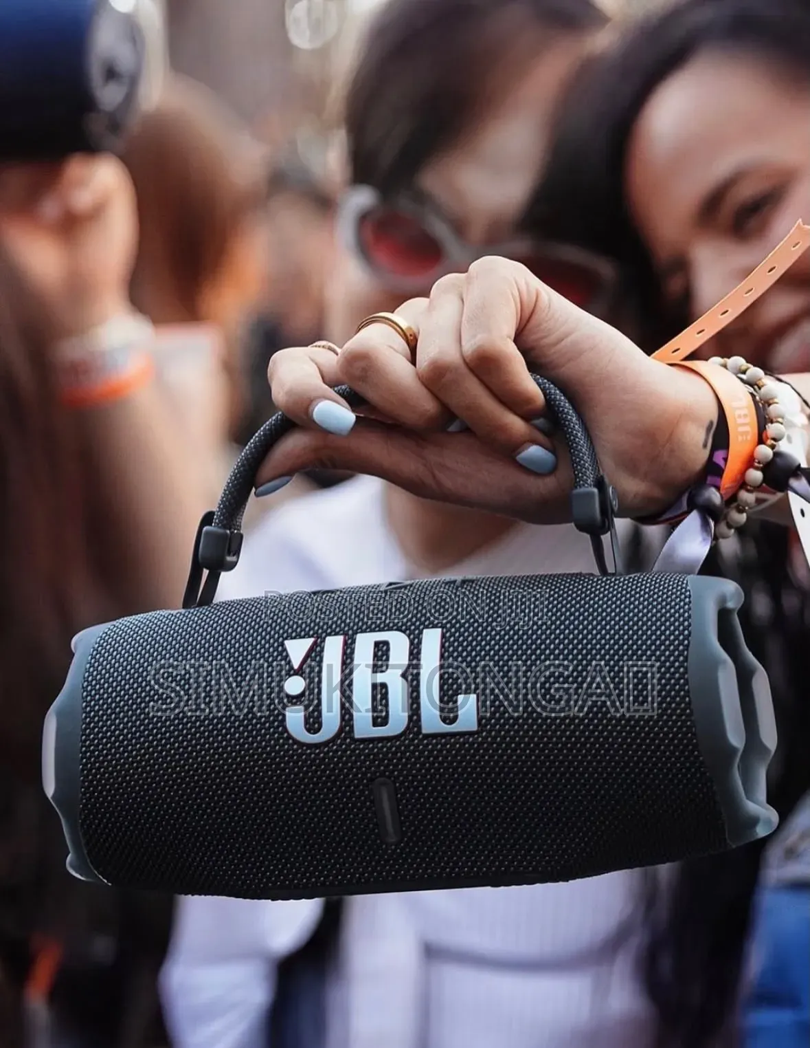  Experience Sound Without Limits. (JBL CHARGE 6 )