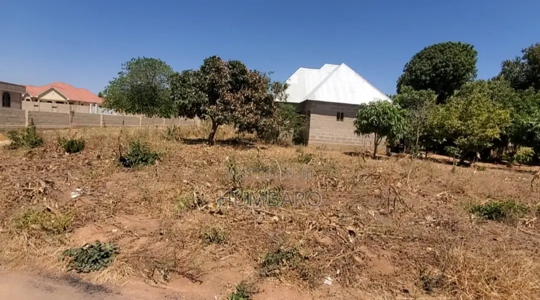 Kiwanja Kinauzwa Msalato(Parokiani). Karibu Na Arusha Road