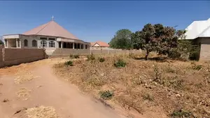 Kiwanja Kinauzwa Msalato(Parokiani). Karibu Na Arusha Road