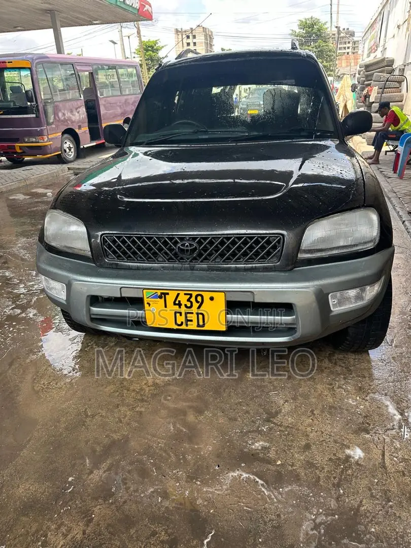 Toyota RAV4 Base FWD 1999 Black