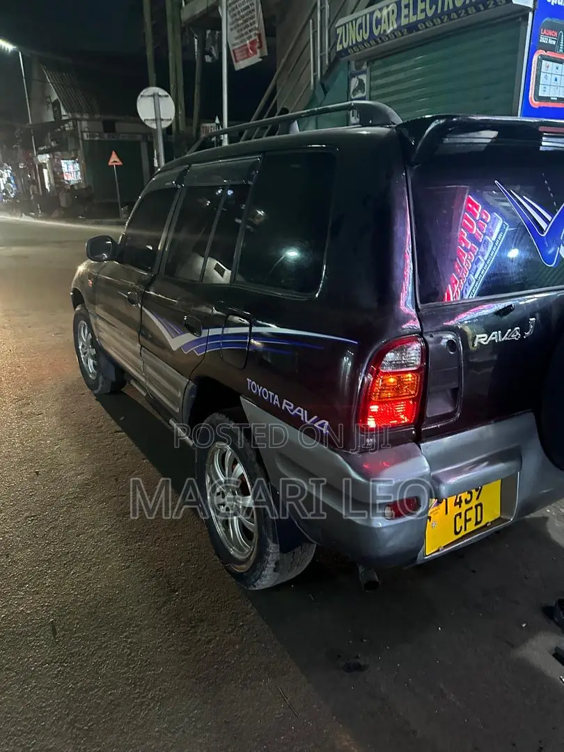 Toyota RAV4 Base FWD 1999 Black