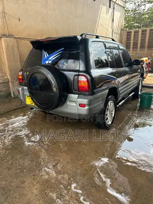Toyota RAV4 Base FWD 1999 Black