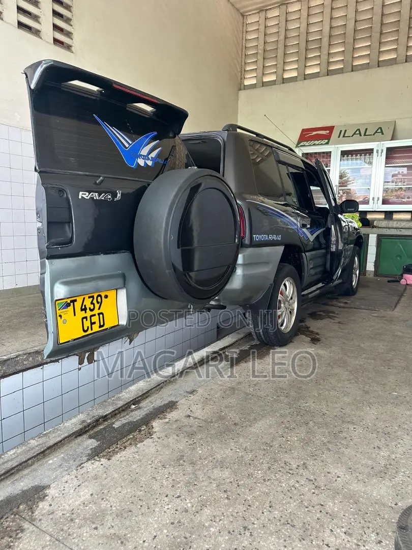 Toyota RAV4 Base FWD 1999 Black