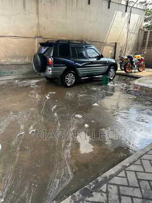 Toyota RAV4 Base FWD 1999 Black