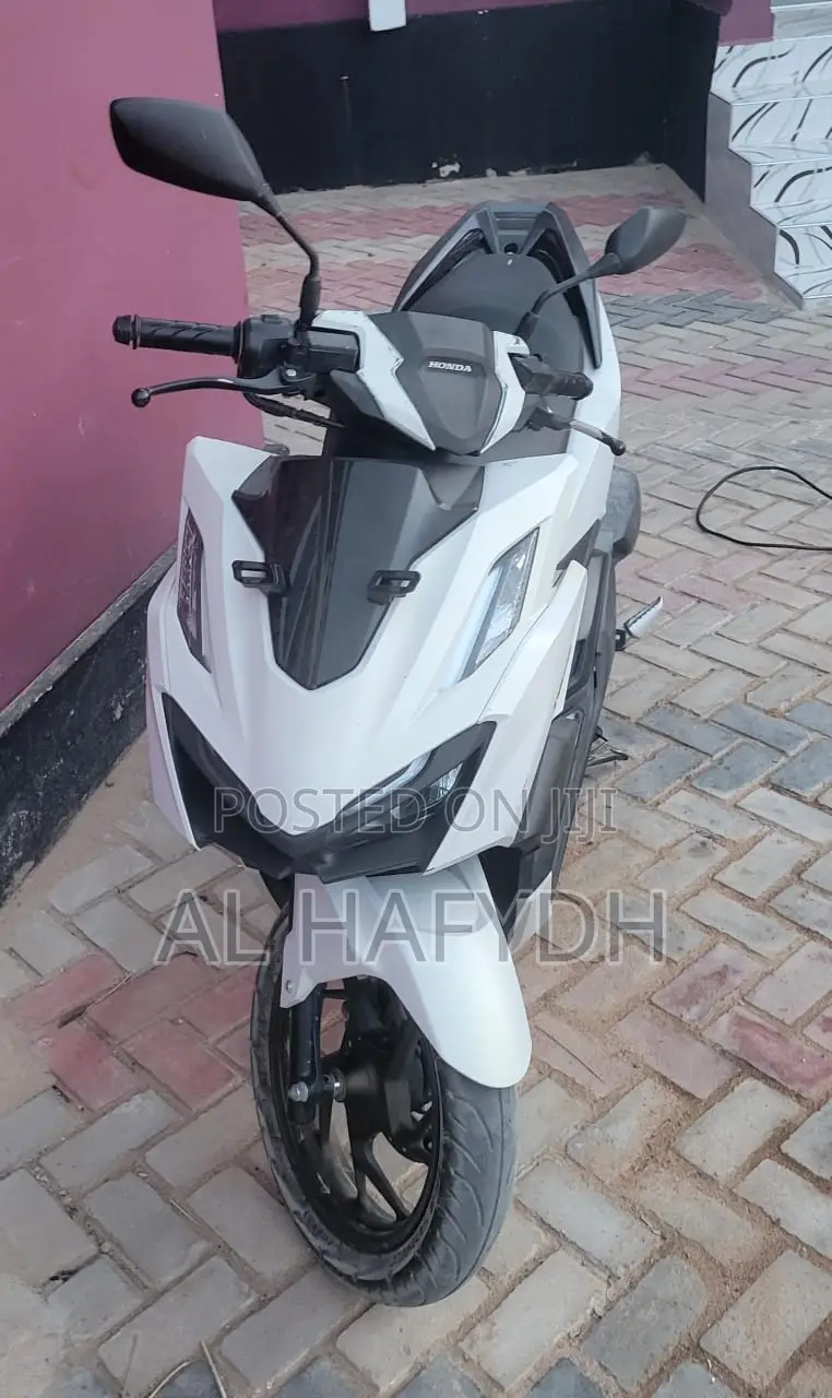 Honda Vario 2024 White