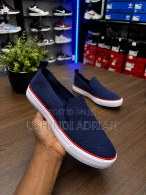 Simple Shoes
Size: 40/41/42/43/44/45
Bei:50,000/-Karibuni.