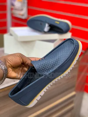 Original ShoesSize: 40, 41, 42, 43, 44
Bei: 80,000/-Karibuni