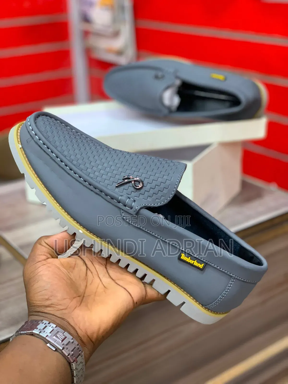 Original ShoesSize: 40, 41, 42, 43, 44
Bei: 80,000/-Karibuni