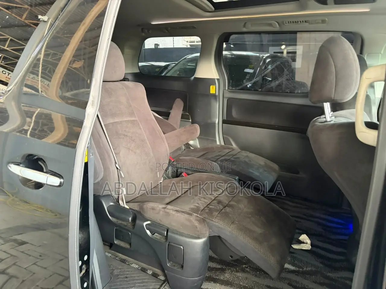 Toyota Vellfire V 2.4 FWD 7-Seater 2010 Black