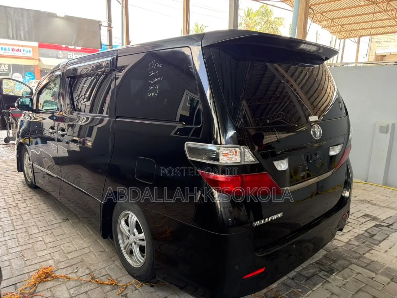 Toyota Vellfire V 2.4 FWD 7-Seater 2010 Black