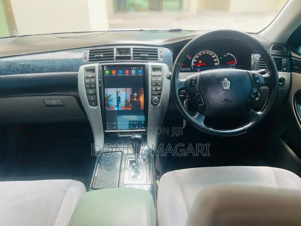 Toyota Crown 2006 White