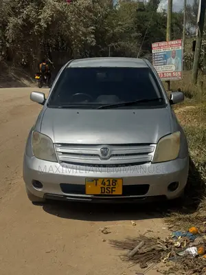 Toyota IST 2005 Silver