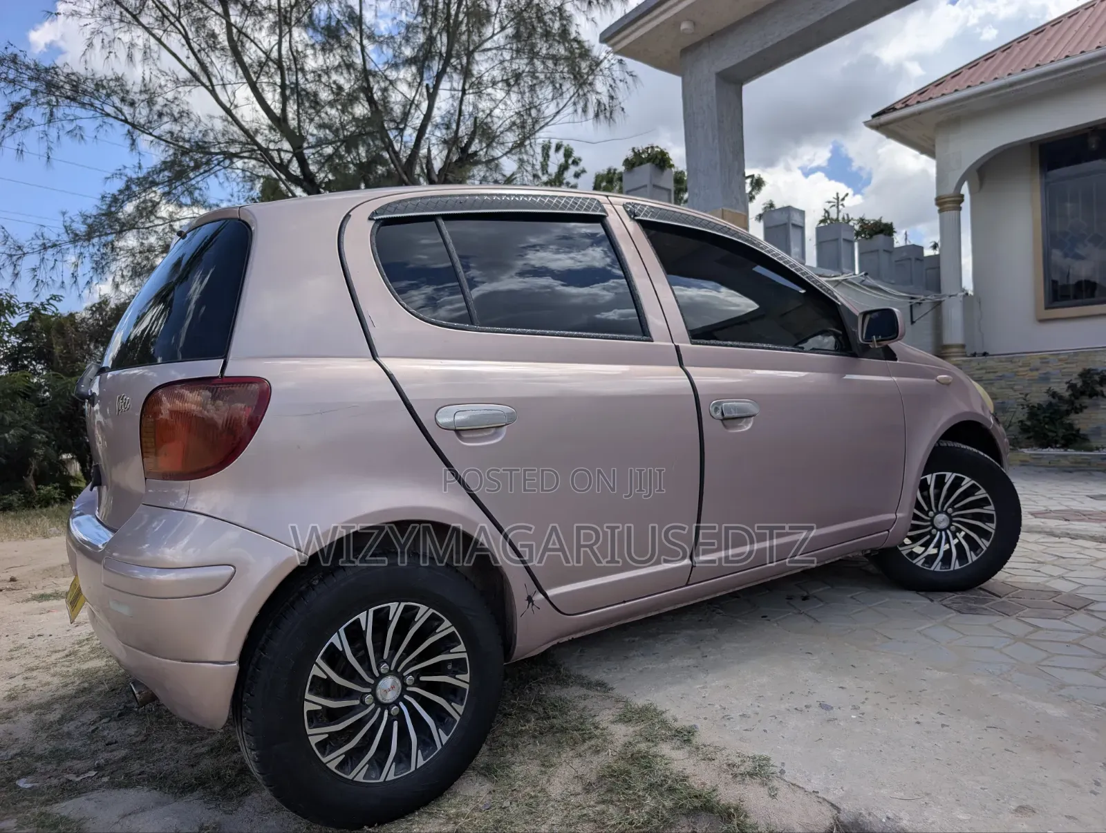 Toyota Vitz 1.0 FWD 5dr 2001 Pink