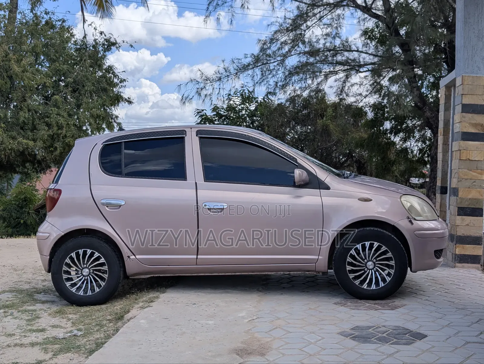 Toyota Vitz 1.0 FWD 5dr 2001 Pink