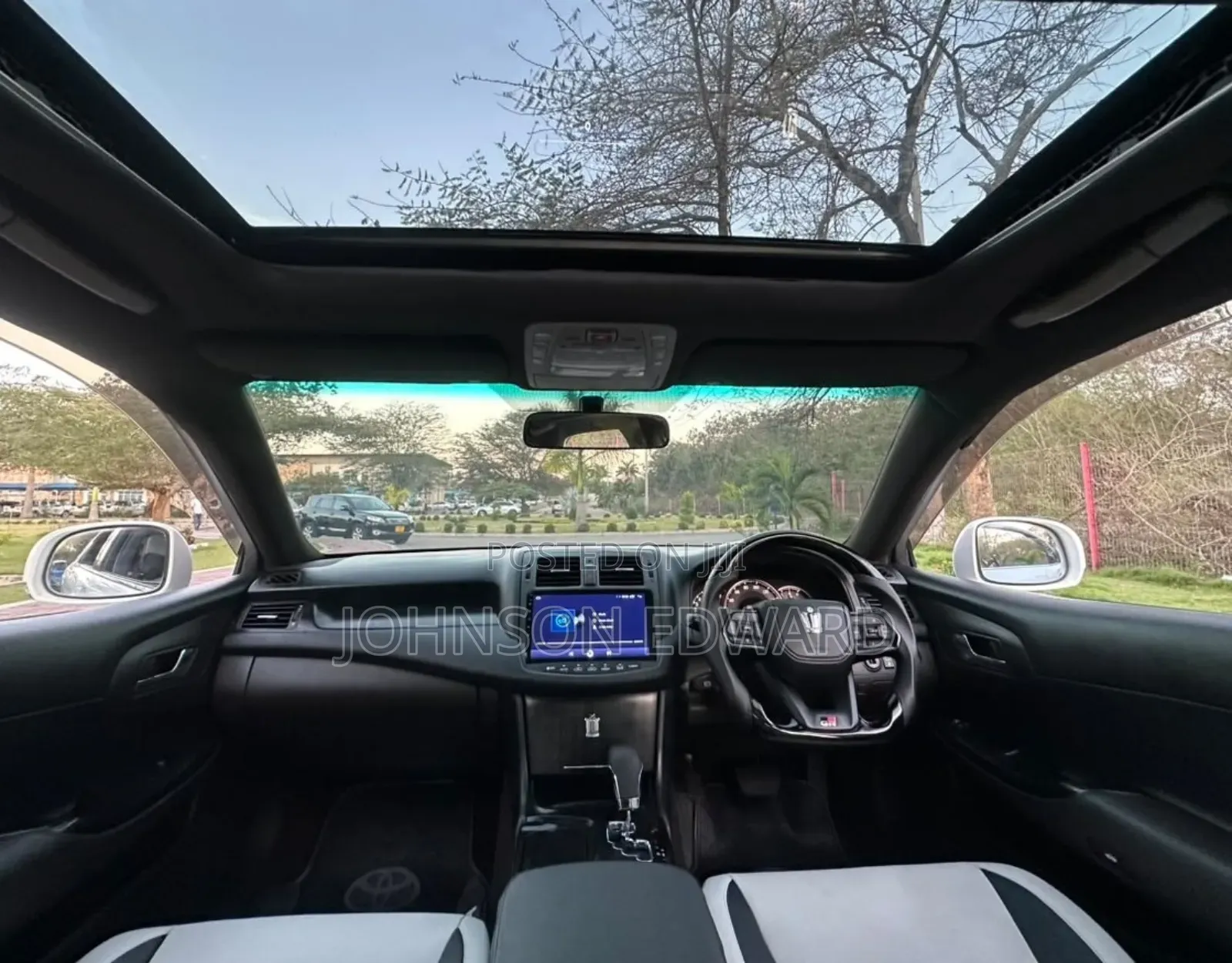 Toyota Crown 2009 White