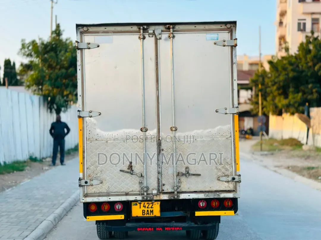 Mitsubishi Canter 2002 White