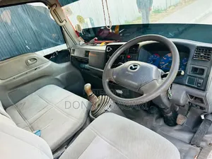 Mitsubishi Canter 2002 White