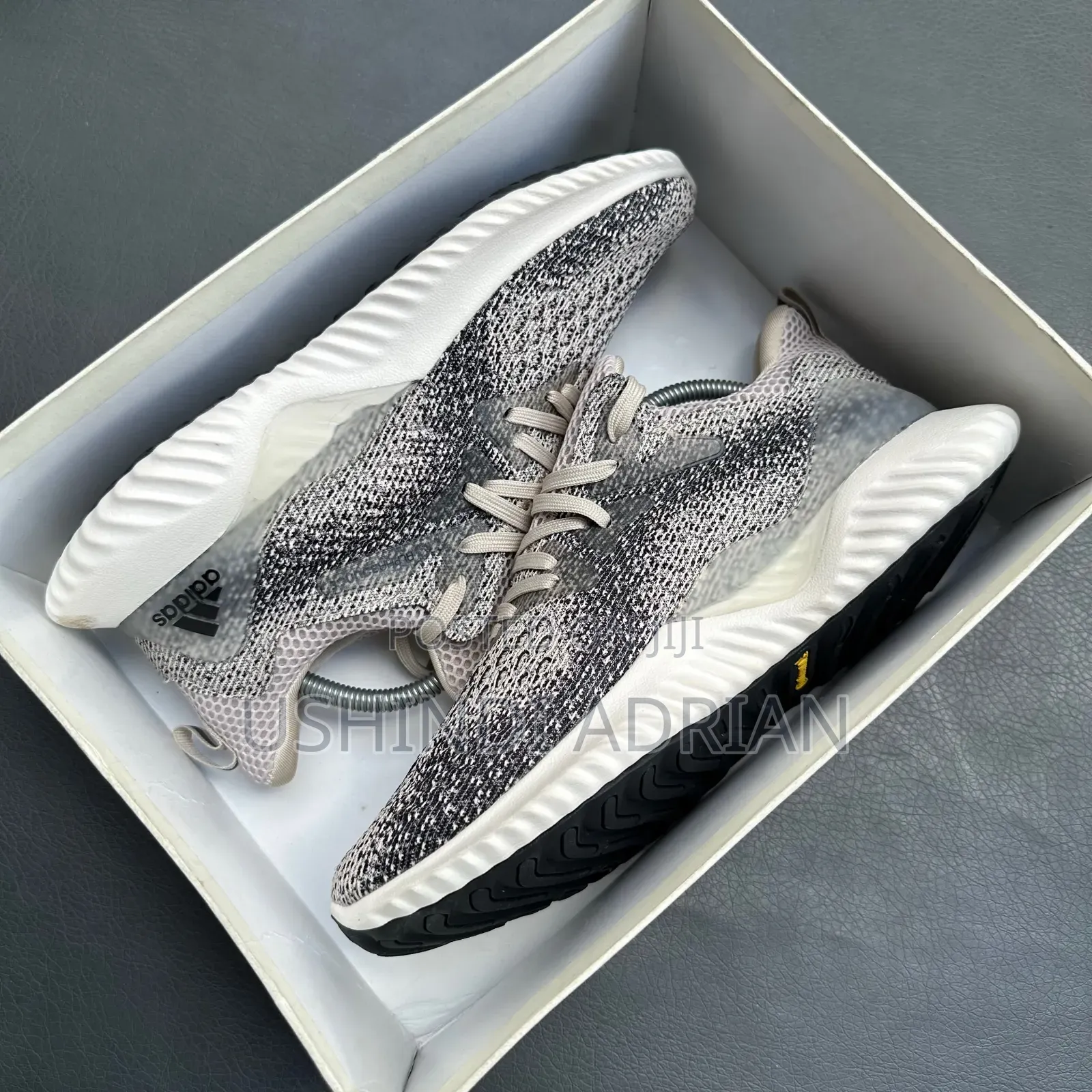 adidas Bounce Shoes
Size: 37 Hadi 45
Bei: 120,000/=
Karibuni Sana