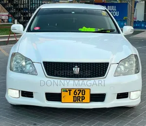 Toyota Crown 2006 White