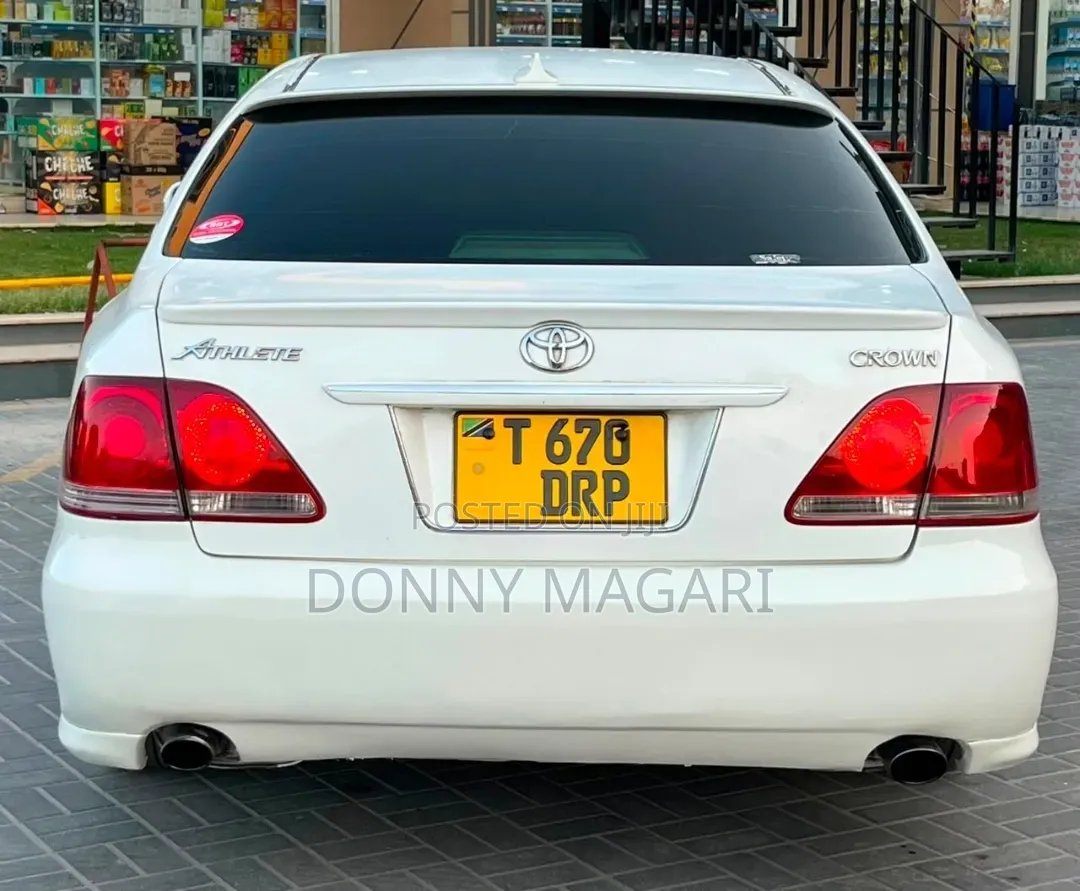 Toyota Crown 2006 White