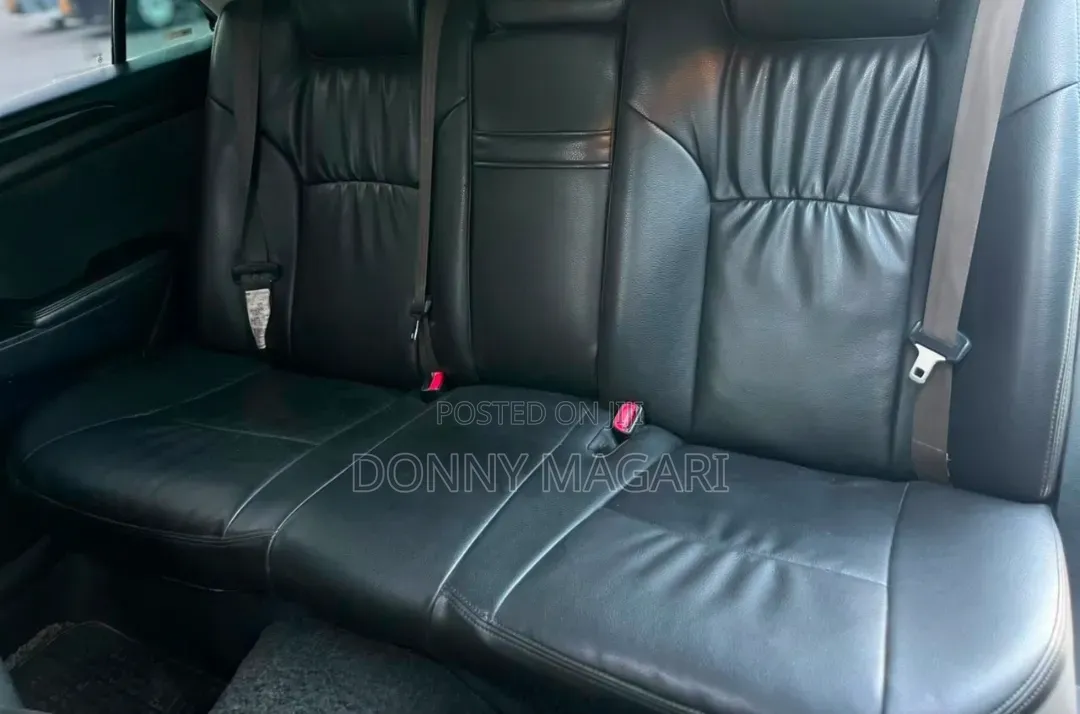 Toyota Crown 2006 White