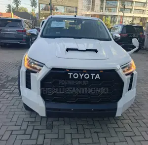 Toyota Hilux 2021 White