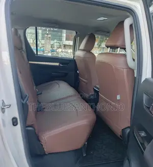 Toyota Hilux 2021 White