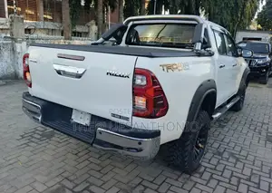 Toyota Hilux 2021 White