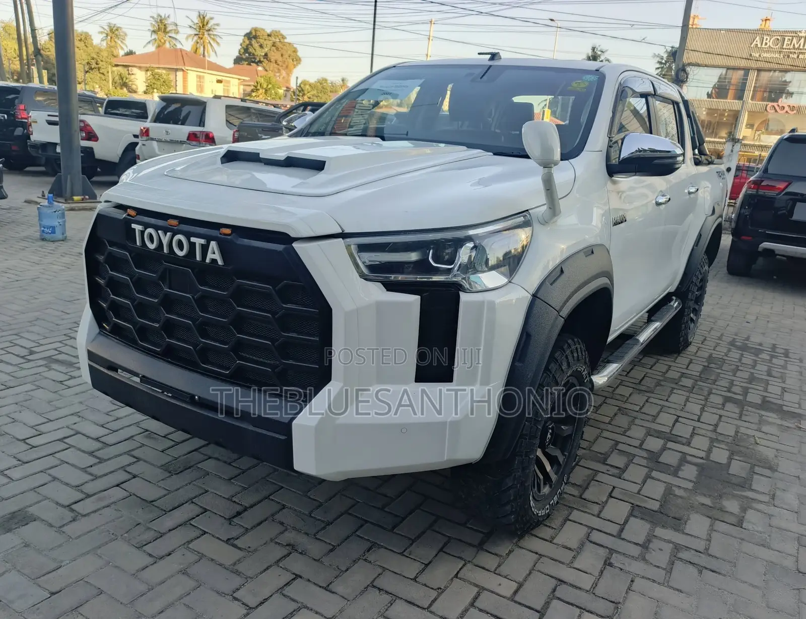 Toyota Hilux 2021 White