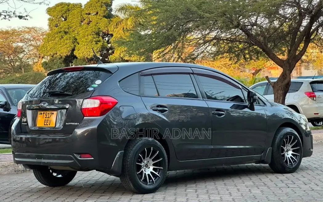Subaru Impreza 2.0i Hatchback 2012 Gray