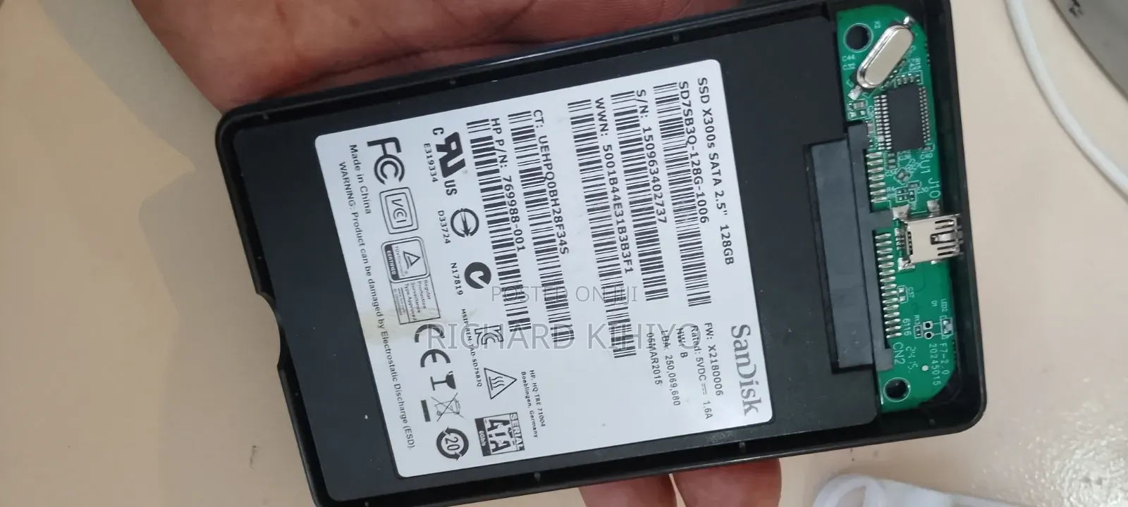 128gb SSD Sata.